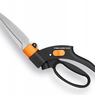 Graskantschaar GS42 Fiskars met Servo-Systeem 360¡